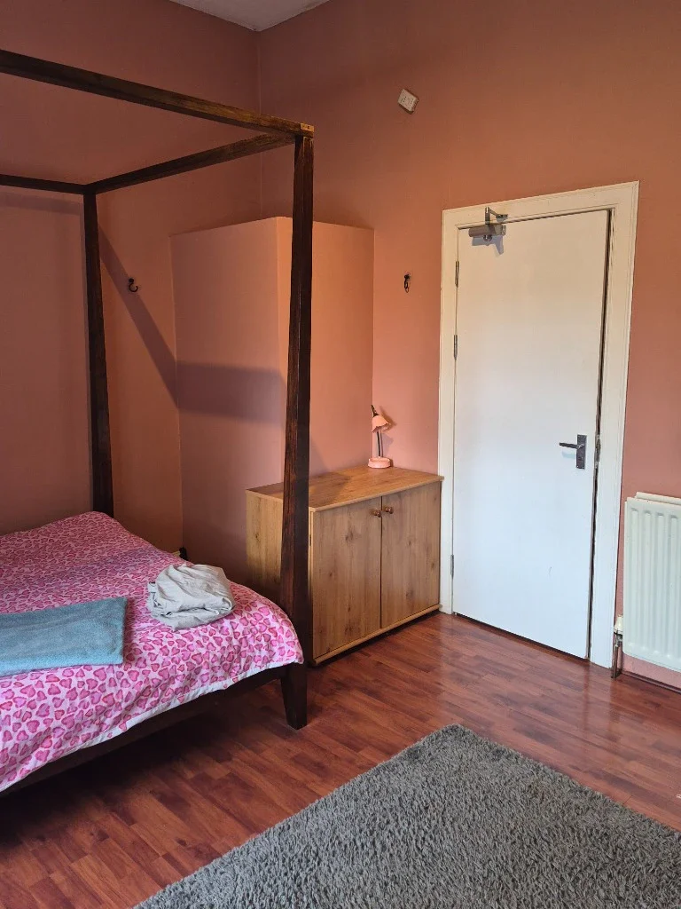 Room Clouston Street in Glasgow