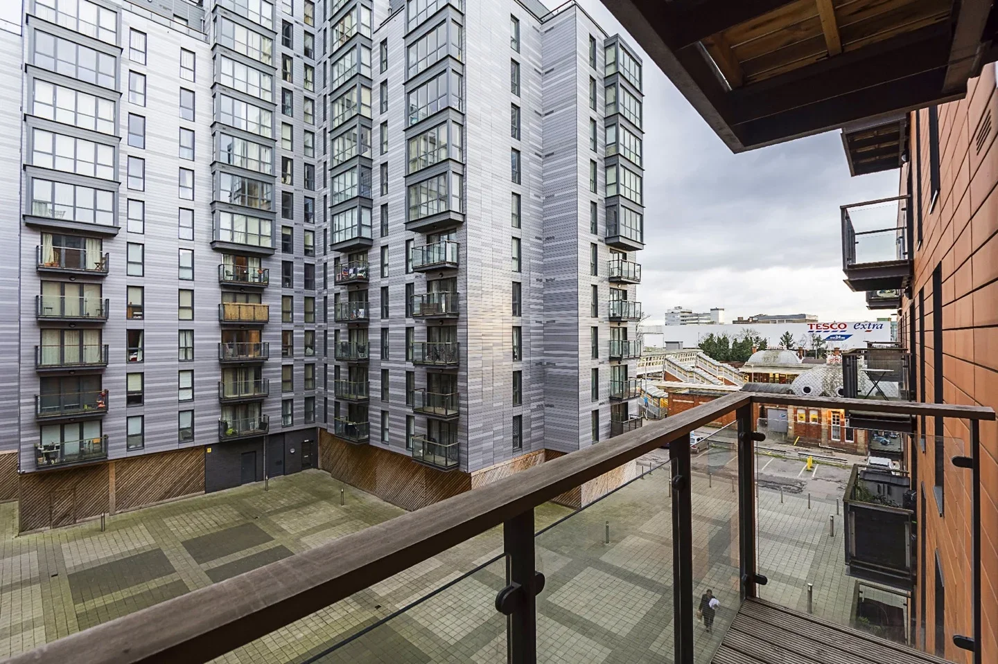 Flat Railway Terrace in Slough