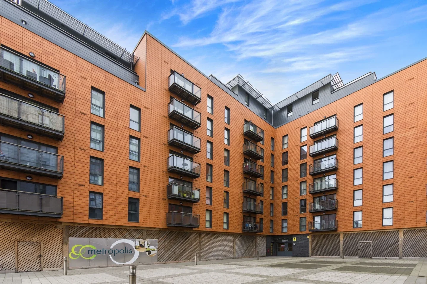Flat Railway Terrace in Slough