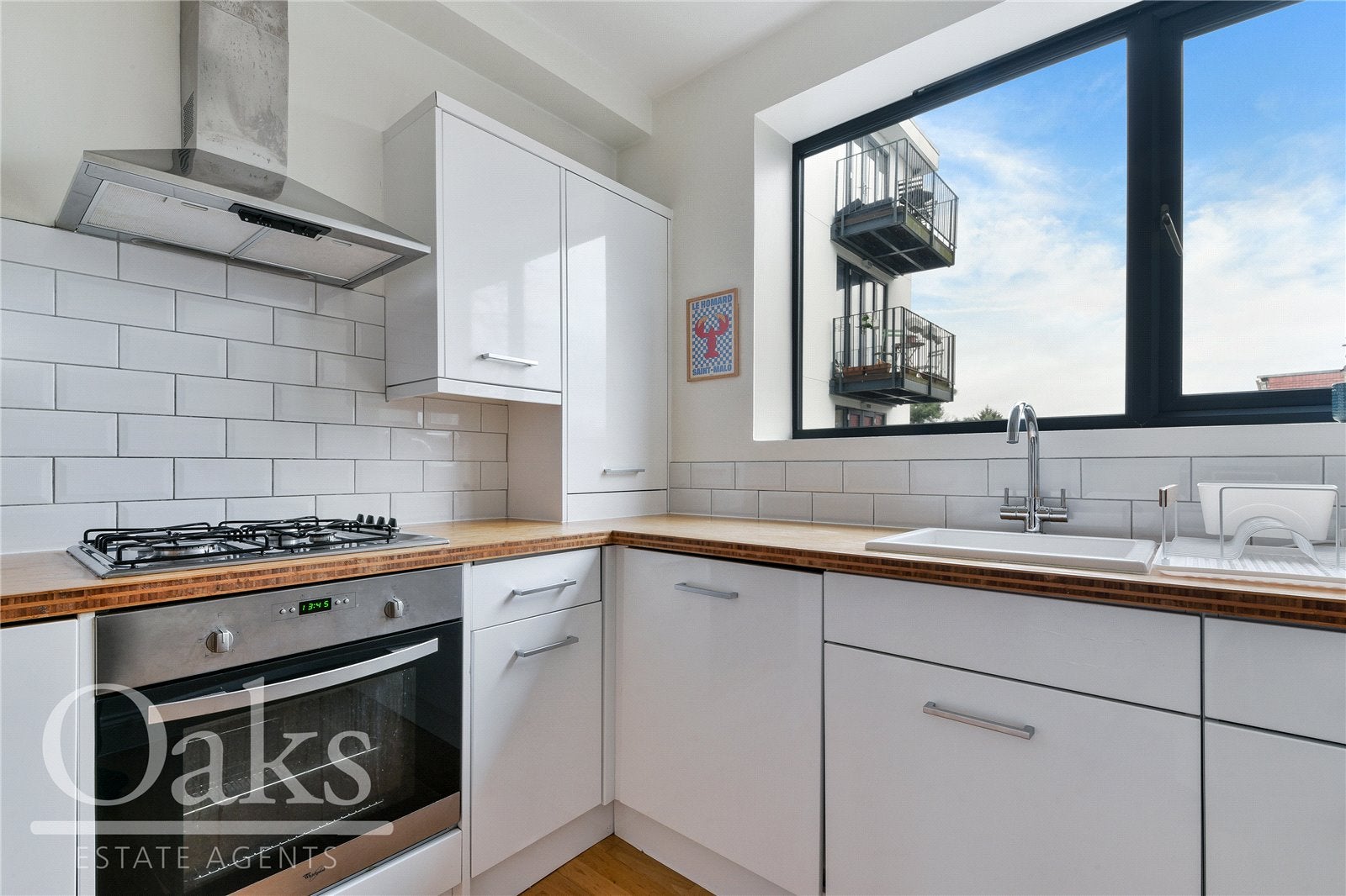 Flat Knollys Road in Greater London