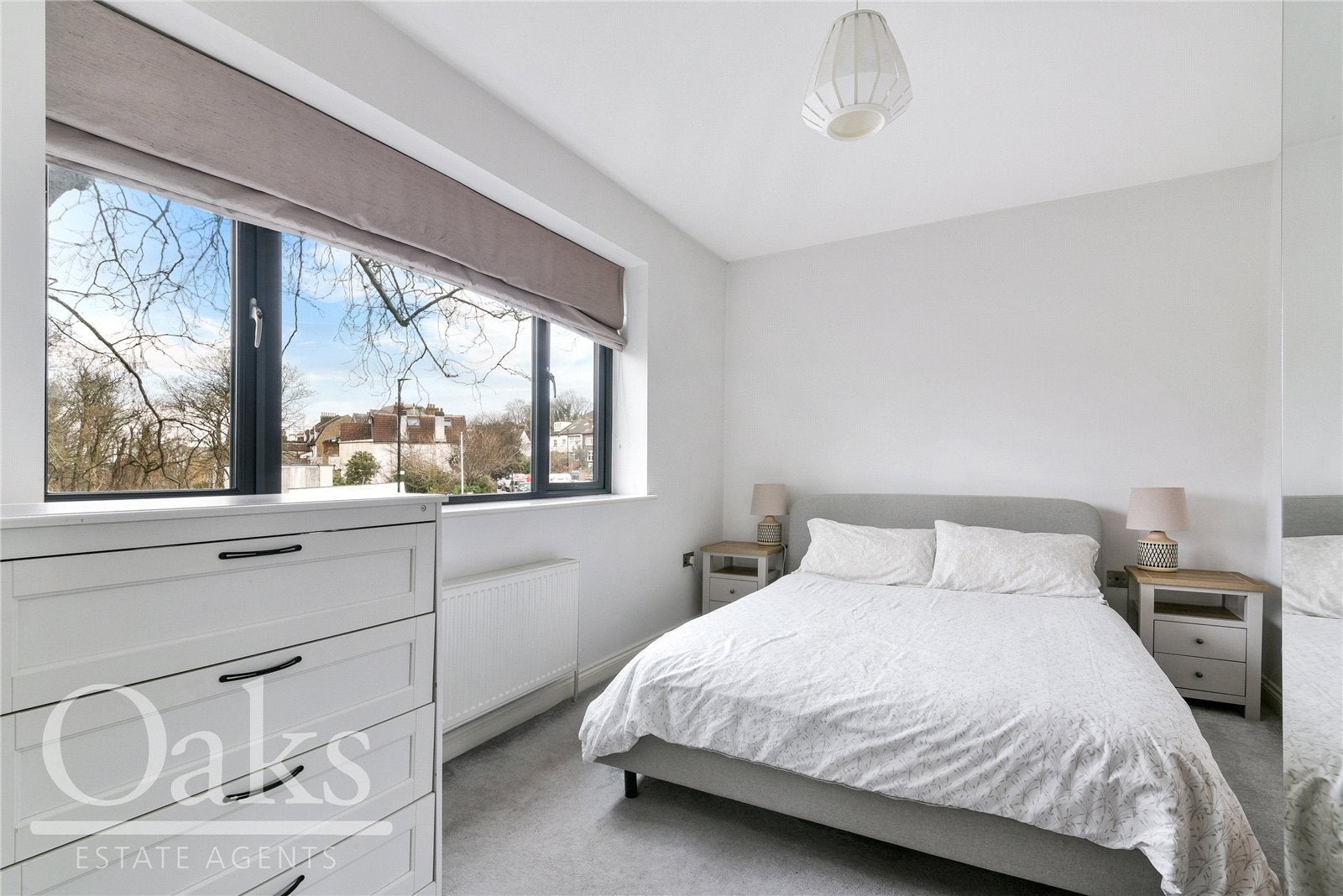 Flat Knollys Road in Greater London