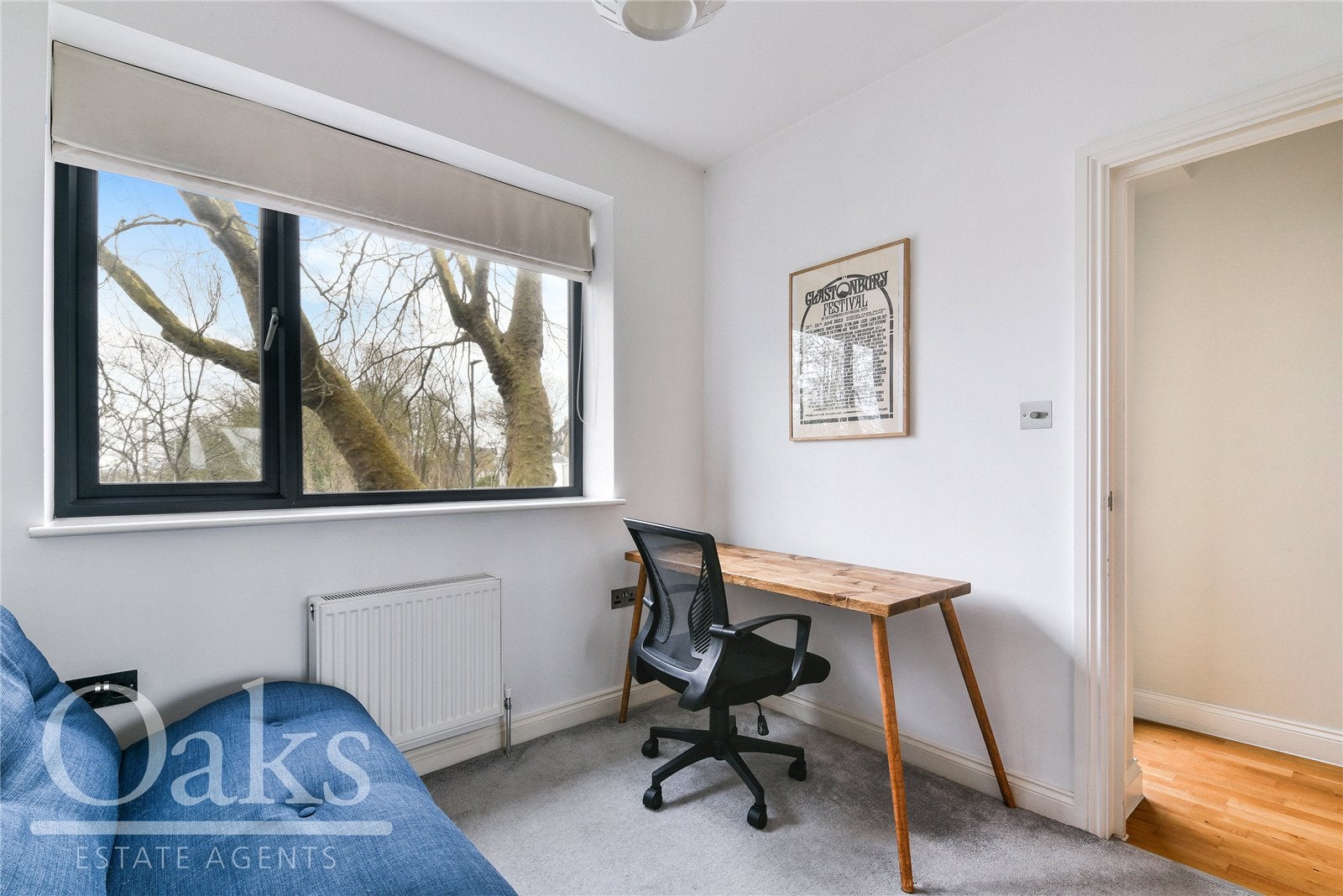 Flat Knollys Road in Greater London