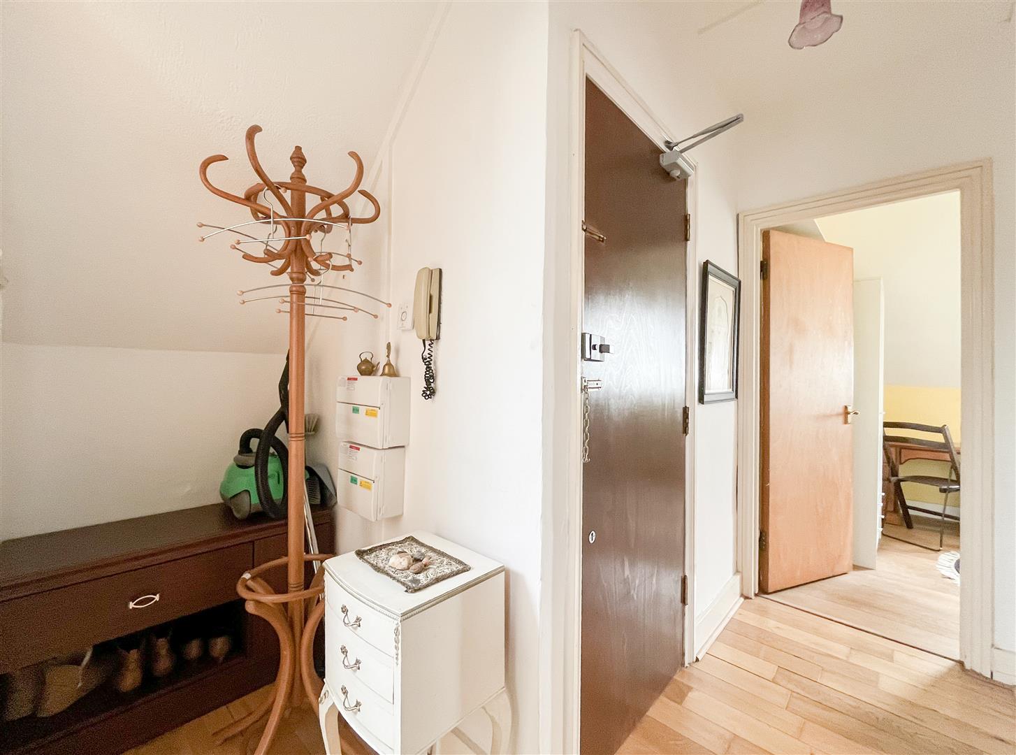 Flat Cornwallis Gardens in St Leonards