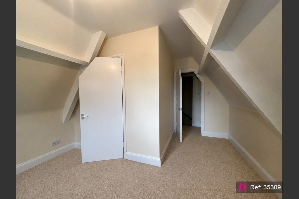 House Callas Hill in Wanborough