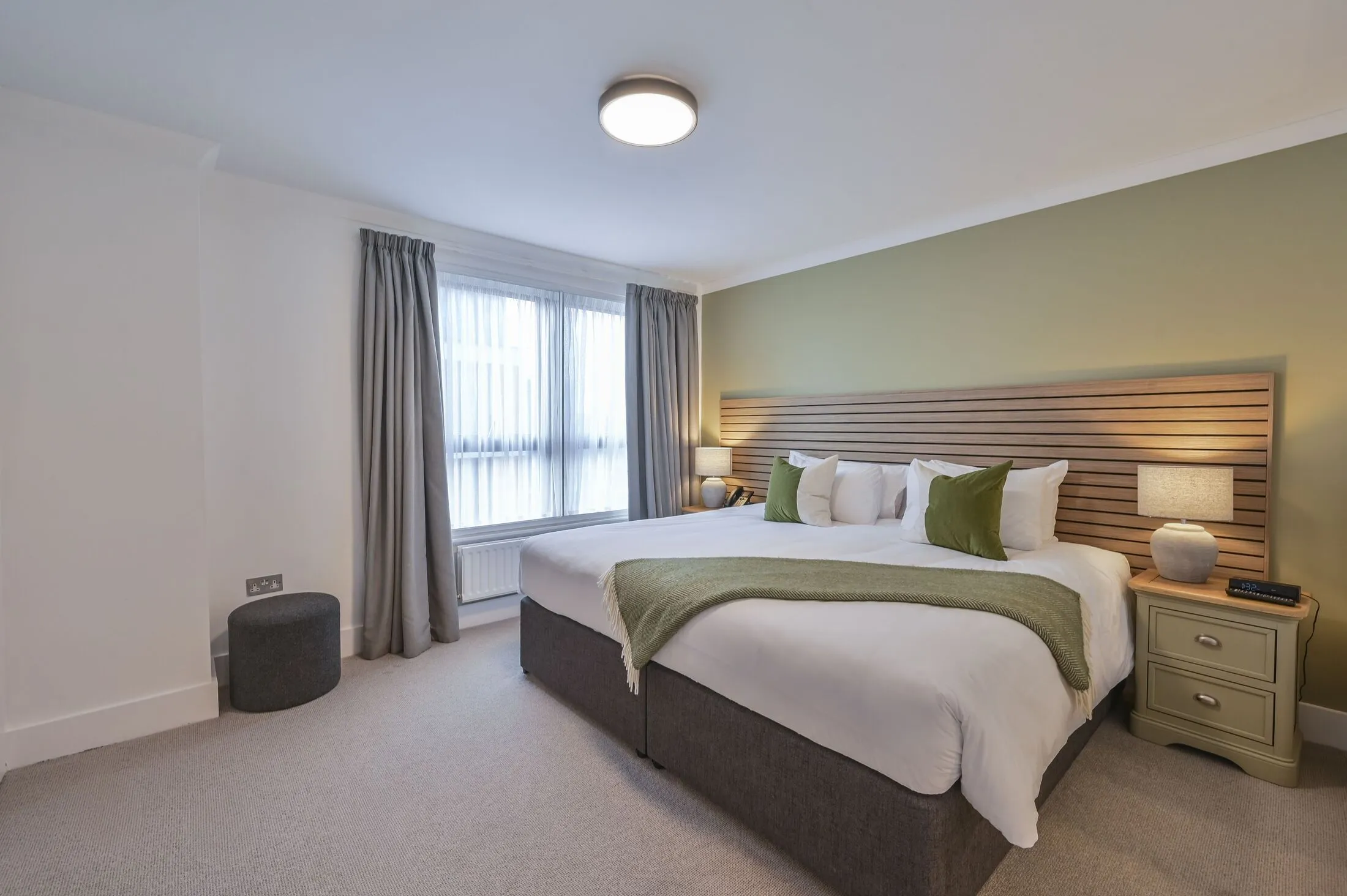 Flat Kensington High Street in Greater London