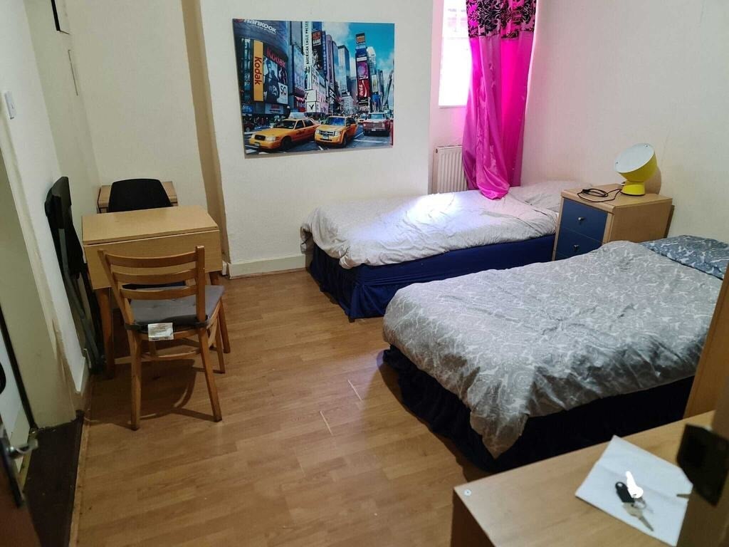 Room Cranhurst Road in Greater London