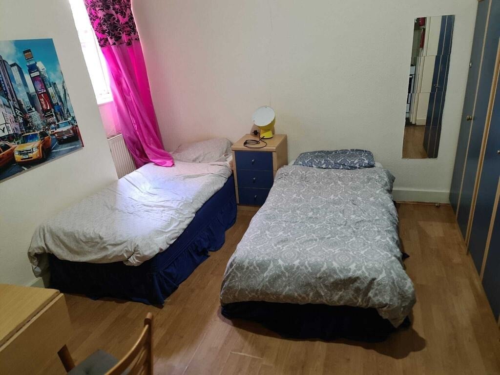 Room Cranhurst Road in Greater London