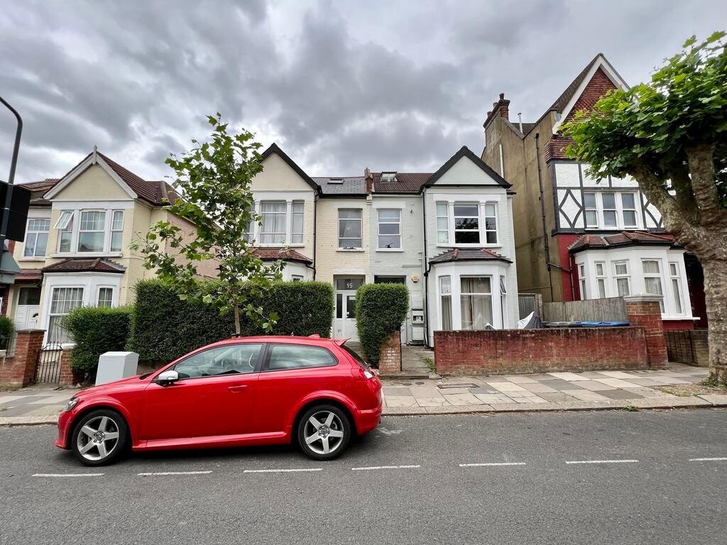 Room Cranhurst Road in Greater London