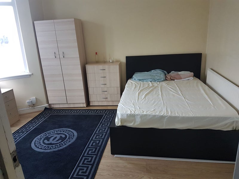 Room Cuckoo Hall Lane in Greater London