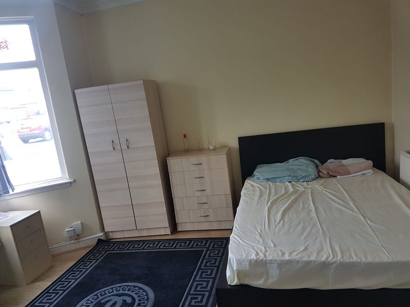 Room Cuckoo Hall Lane in Greater London