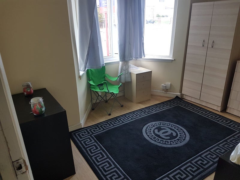 Room Cuckoo Hall Lane in Greater London