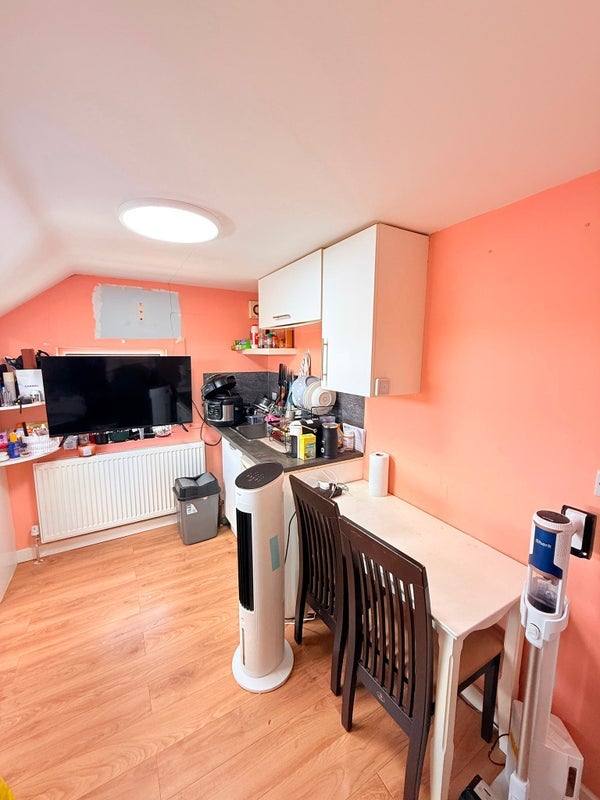 Room Cuckoo Hall Lane in Greater London