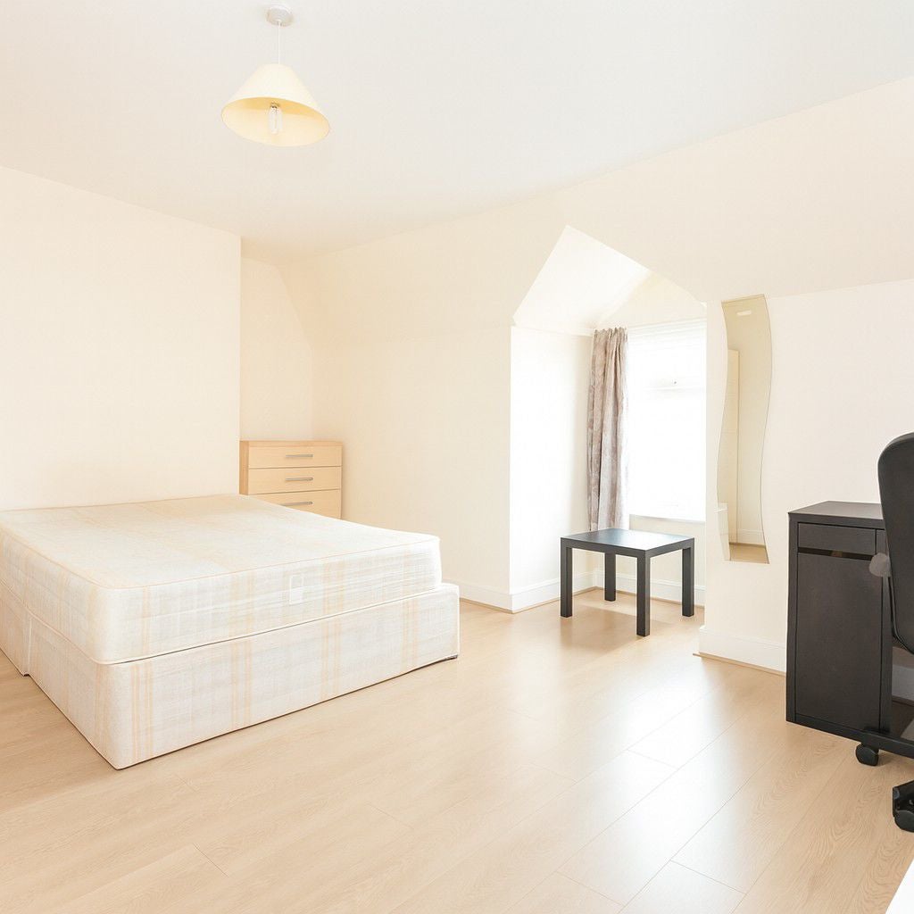Flat Whittington Road in Greater London