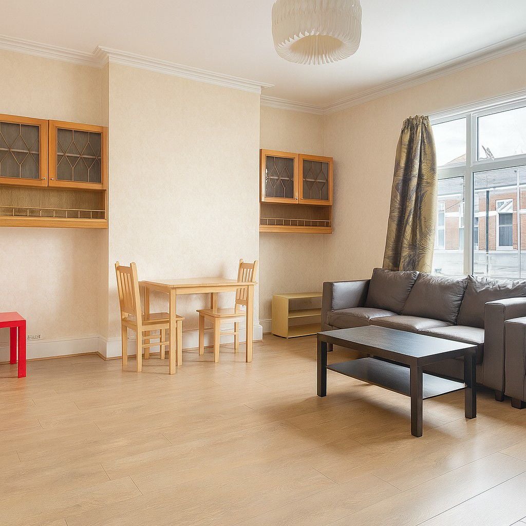 Flat Whittington Road in Greater London