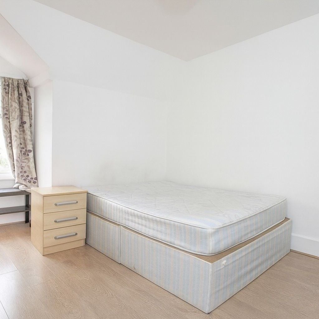 Flat Whittington Road in Greater London