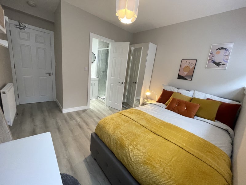 Room Winders Road in Greater London