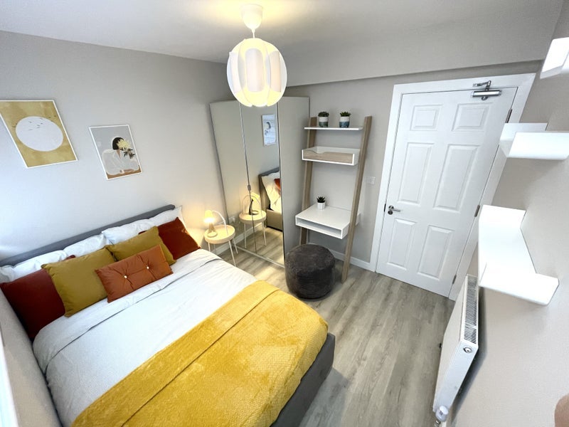 Room Winders Road in Greater London