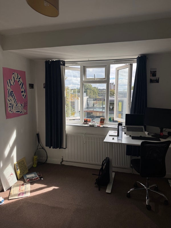 Room Trelawney Estate in Greater London