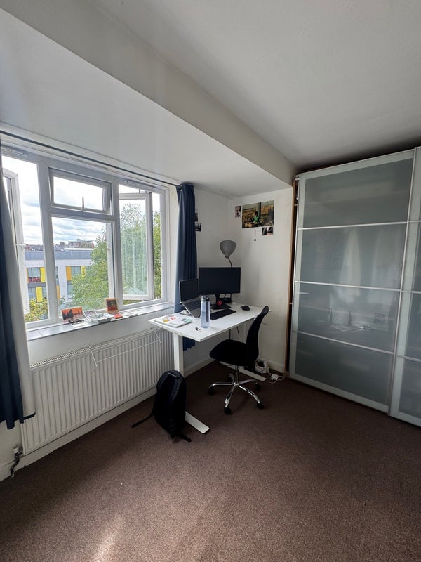 Room Trelawney Estate in Greater London