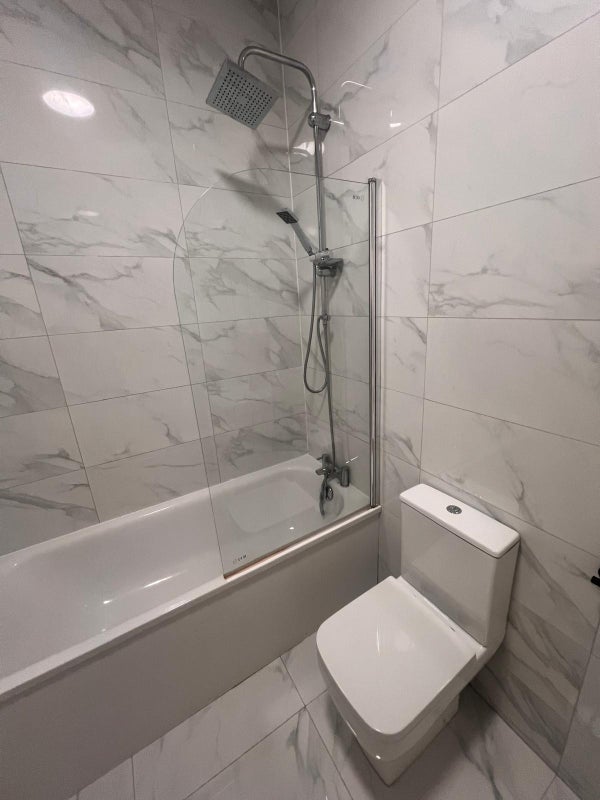 Room Seagry Road in Greater London