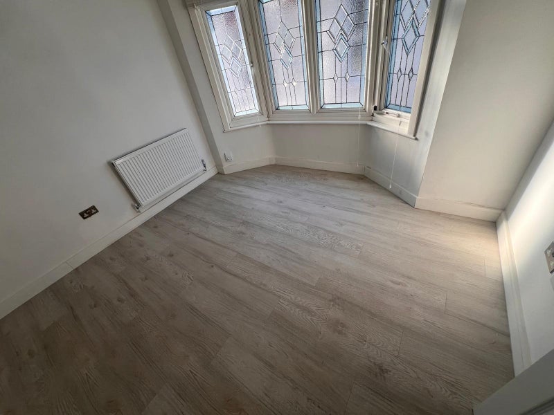 Room Seagry Road in Greater London