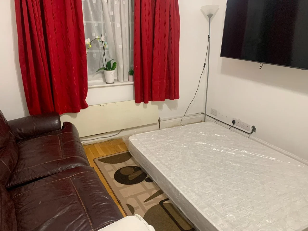 Room Spring Grove Road in Greater London