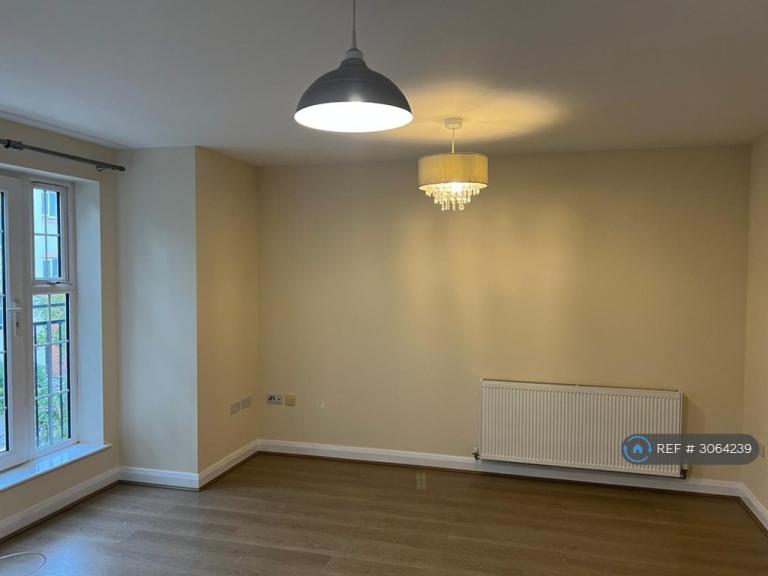 Flat Sarum Road in Luton