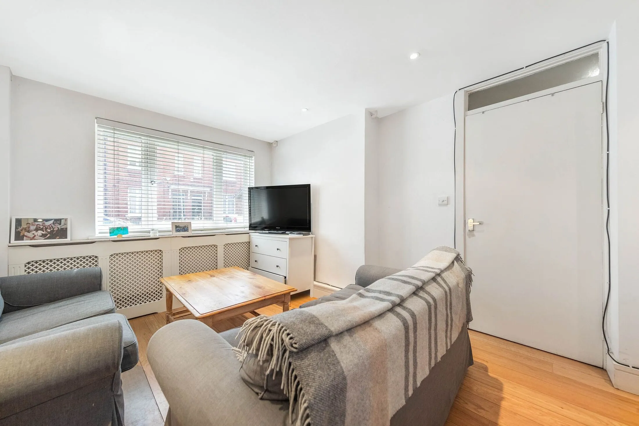 House Lurline Gardens in Greater London