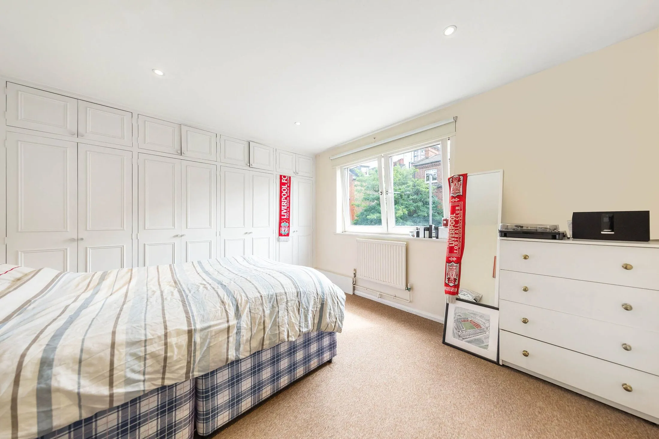 House Lurline Gardens in Greater London