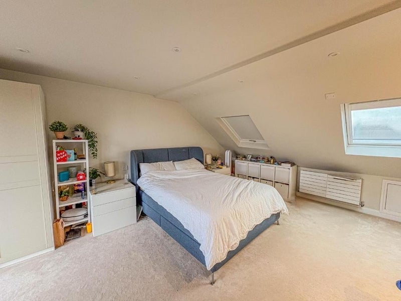 Room Nevil Road in Bristol