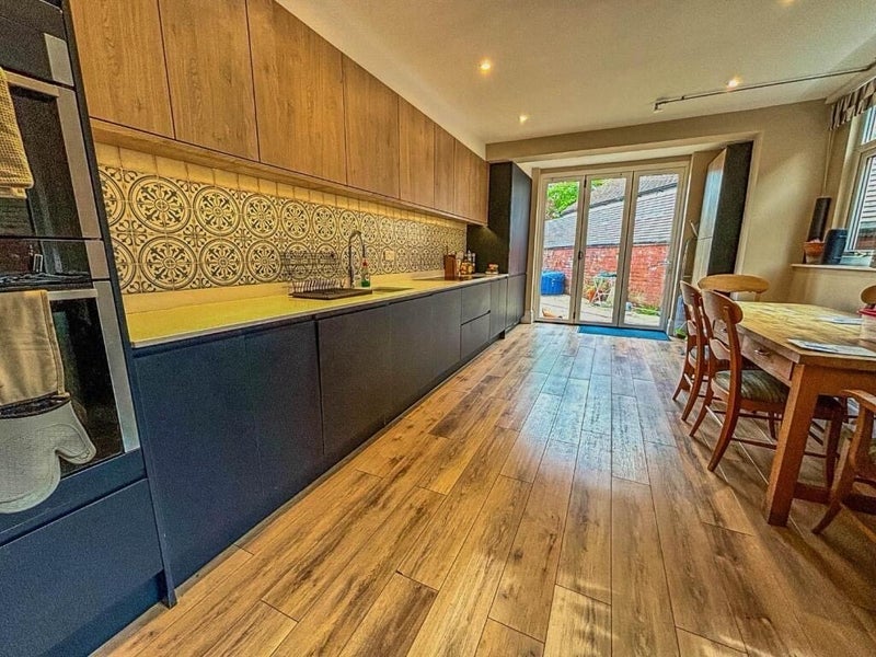 Room Nevil Road in Bristol