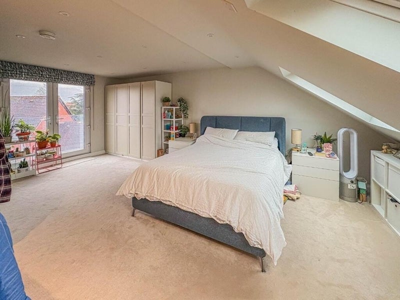 Room Nevil Road in Bristol