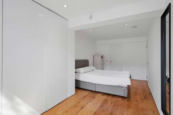 Flat Caledonian Road in Greater London