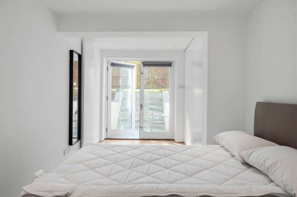 Flat Caledonian Road in Greater London