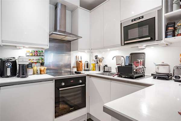 Flat Caledonian Road in Greater London