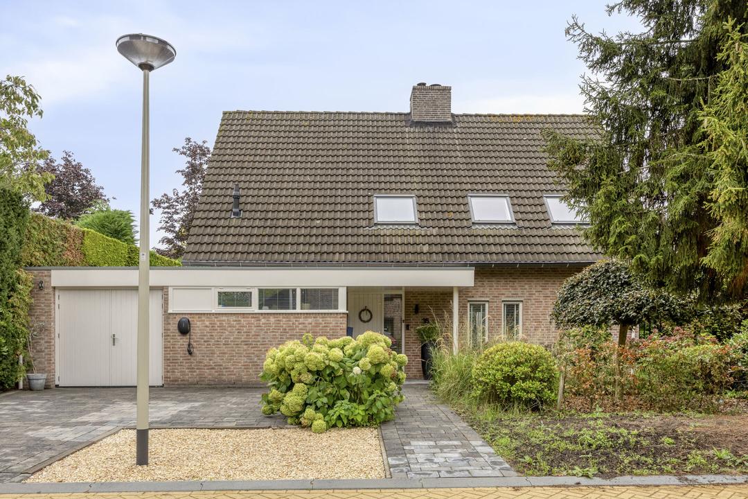 Huis Opaaldijk 35 in Roosendaal