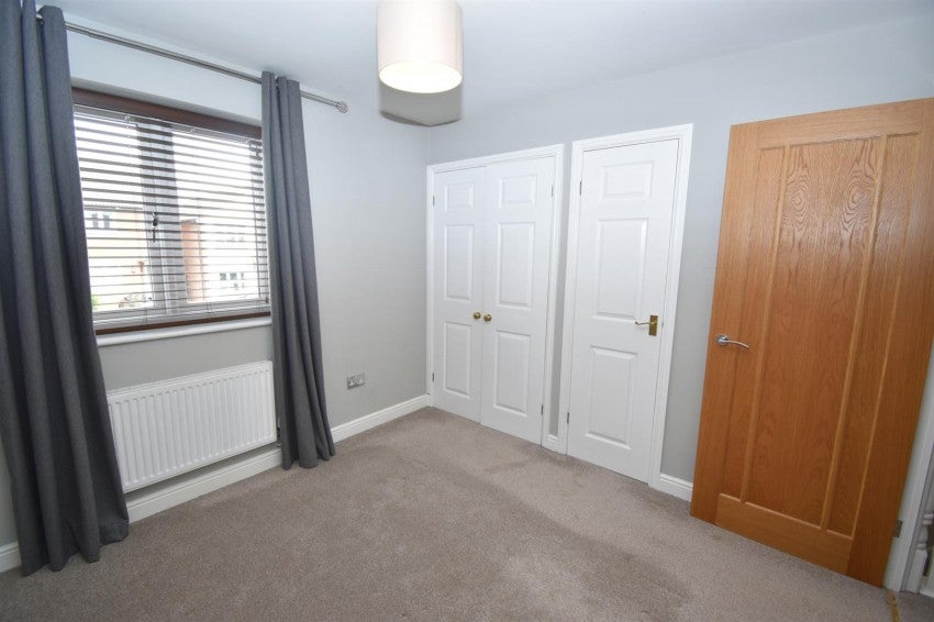 House Pebble Island Way in Royal Leamington Spa