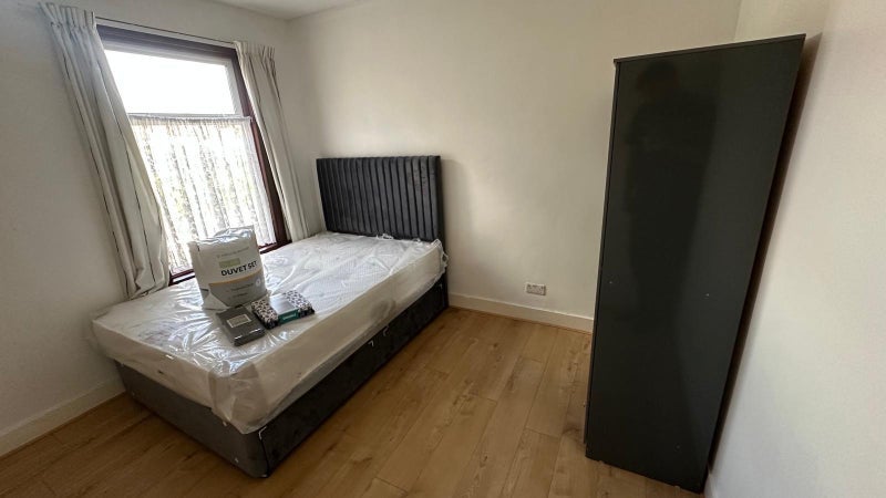 Flat Henley Road in Greater London