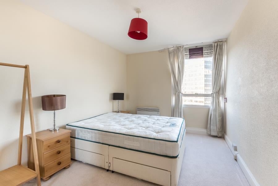 Flat Bramlands Close in Greater London