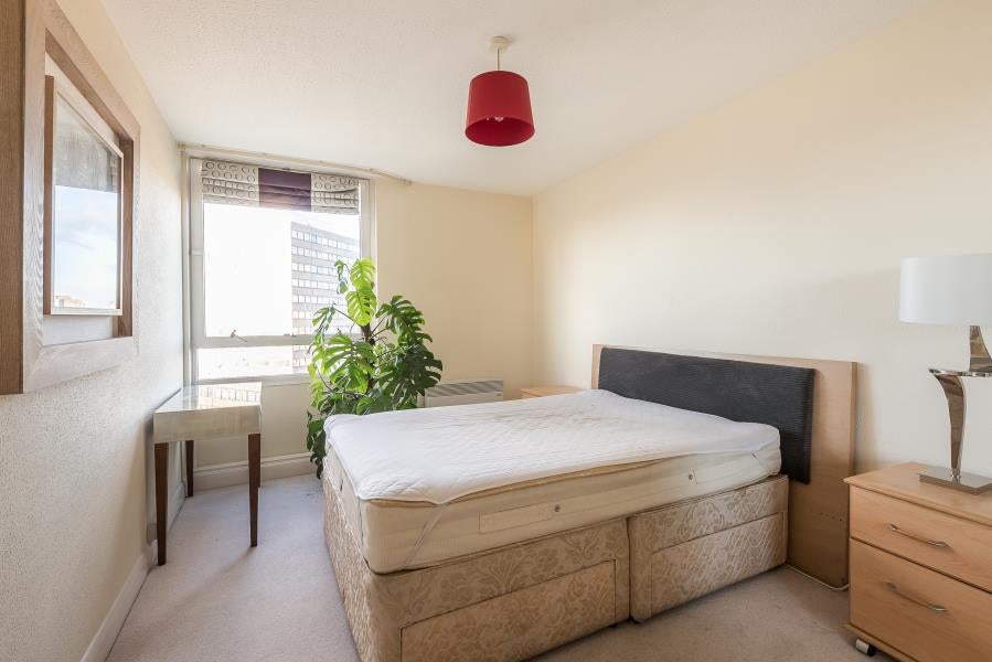 Flat Bramlands Close in Greater London