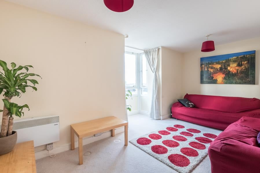 Flat Bramlands Close in Greater London