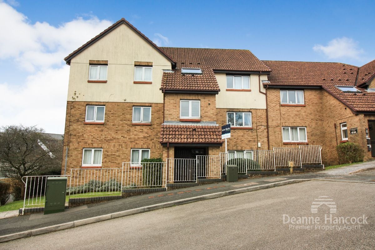 Flat College Dean Close in Plymouth