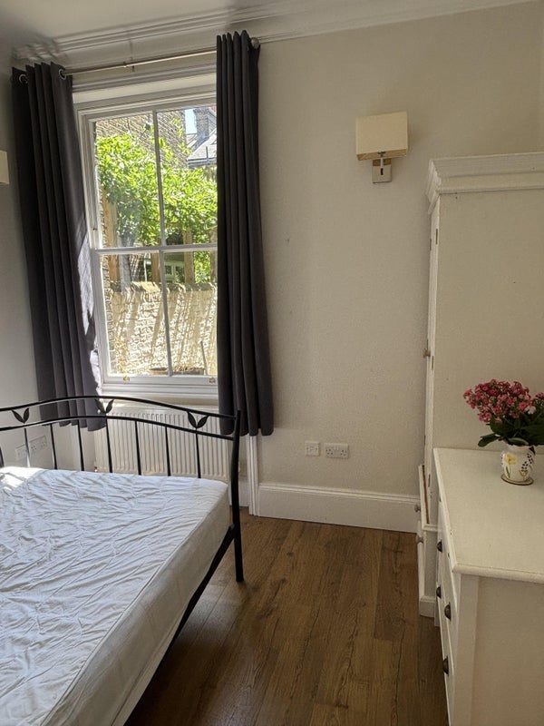Room Bradiston Road in City of Westminster