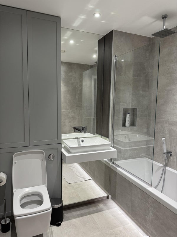 Room Upper Richmond Road in Greater London