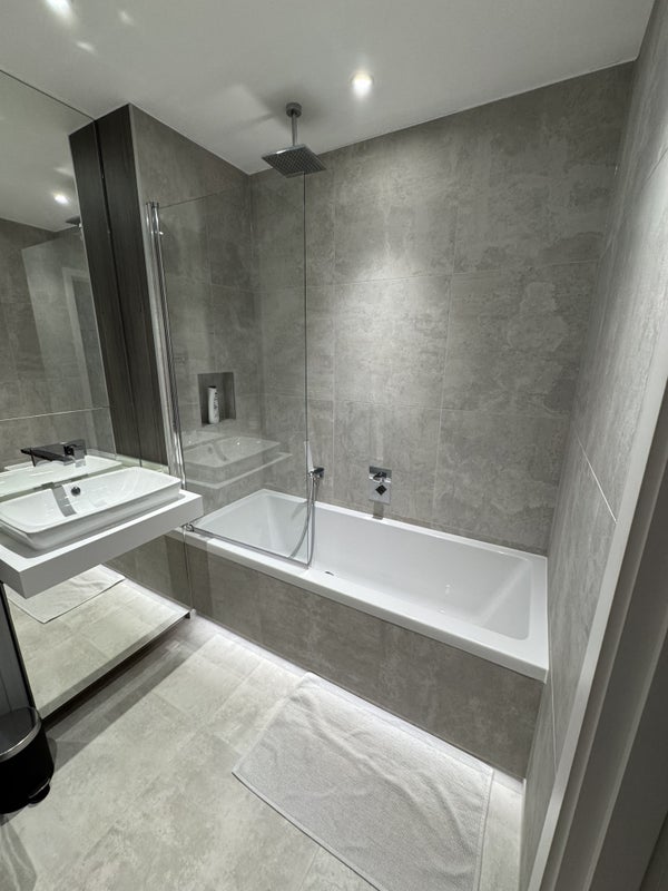 Room Upper Richmond Road in Greater London