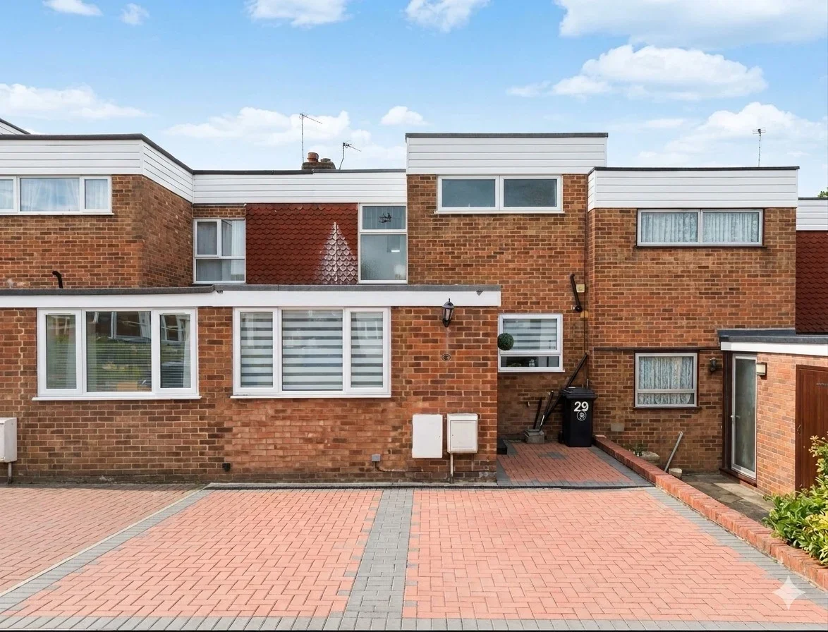 House Highfield Avenue in Greater London