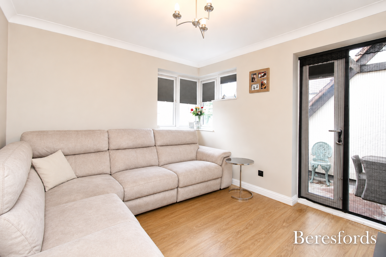 Flat Nightingales in Basildon