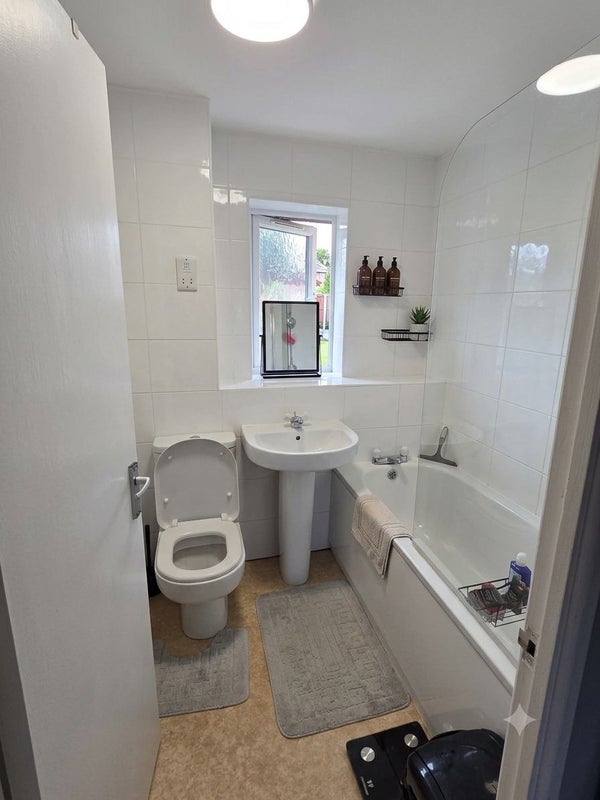 Room Bader Gardens in Slough