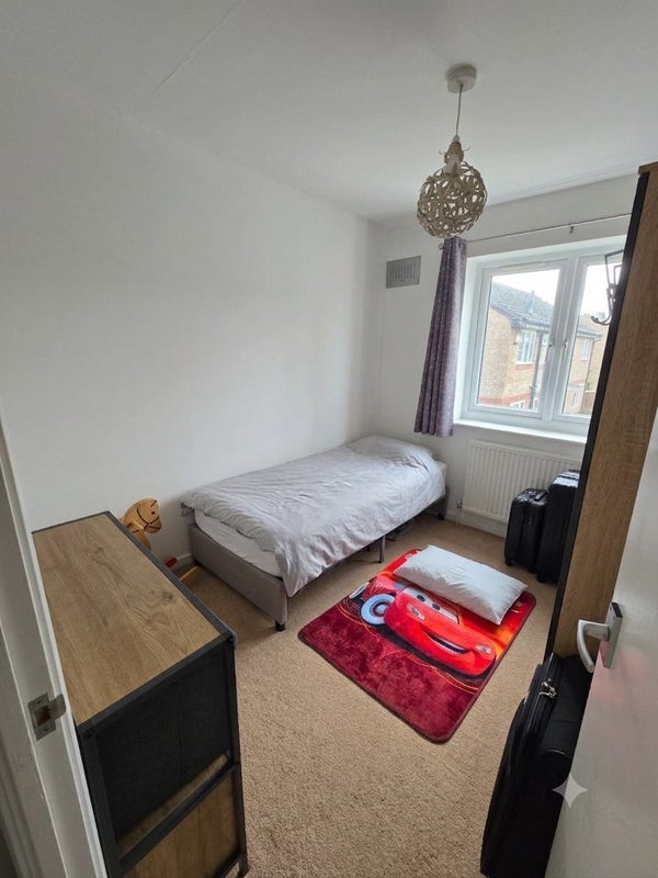 Room Bader Gardens in Slough