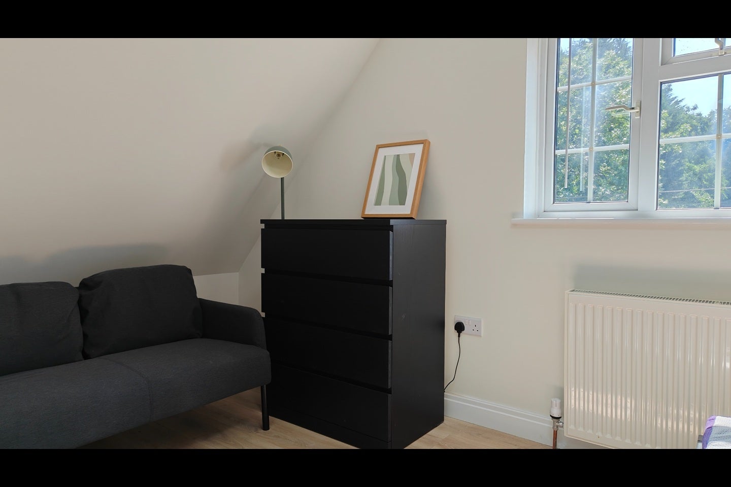 Room North Street in Reigate and Banstead